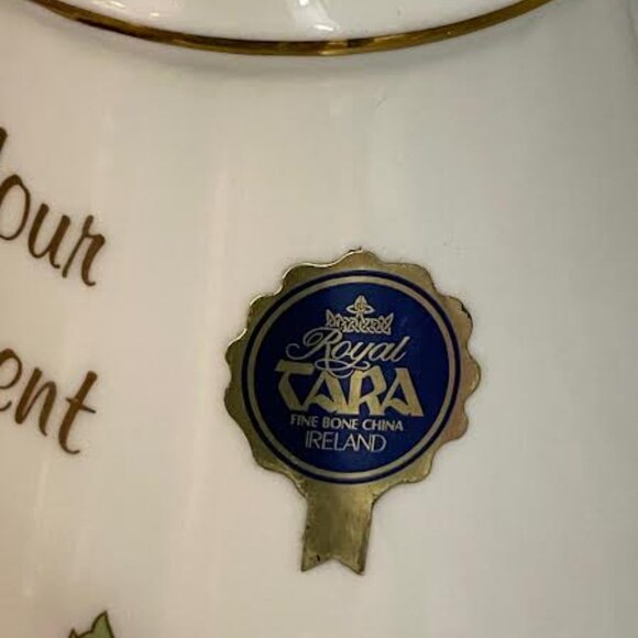 A Beautiful Vintage Royal Tara  Bone China Vase Wedding White Floral Ireland - Picture 4 of 10